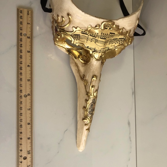 Gorgeous masquerade mask with long protruding nose, and beautiful gold details. - Picture 5 of 7